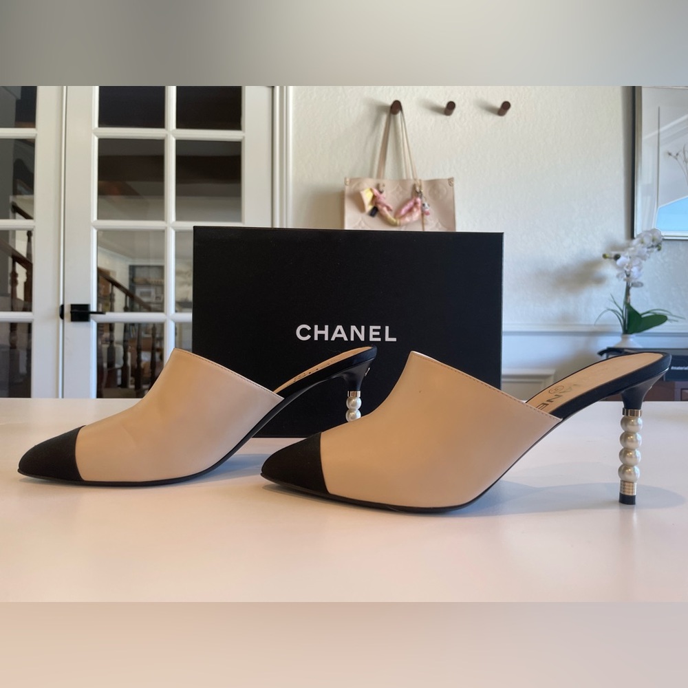 Authentic CHANEL PEARL MULES Beige